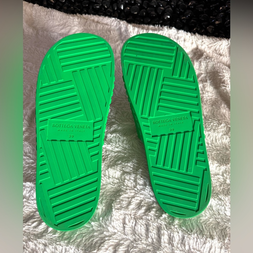 Bottega Veneta - Slider Embossed Rubber Green Slides - Picture 10 of 11